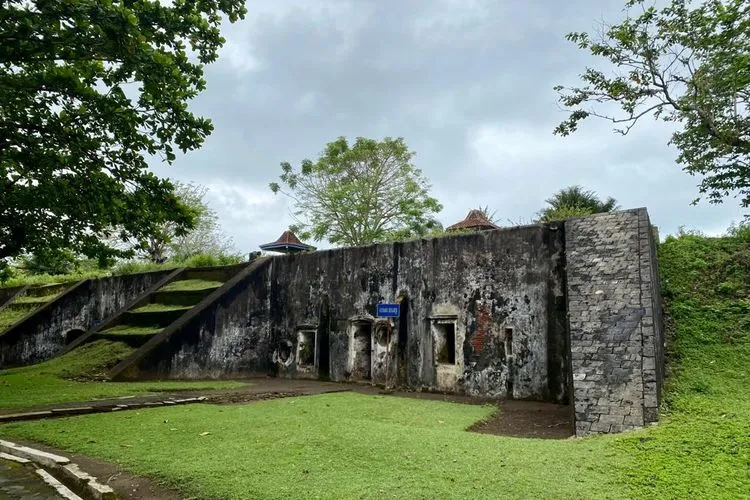 Terowongan Benteng Pendem: Jembatan Sejarah Menuju Layanan Terbaik di Cilacap
